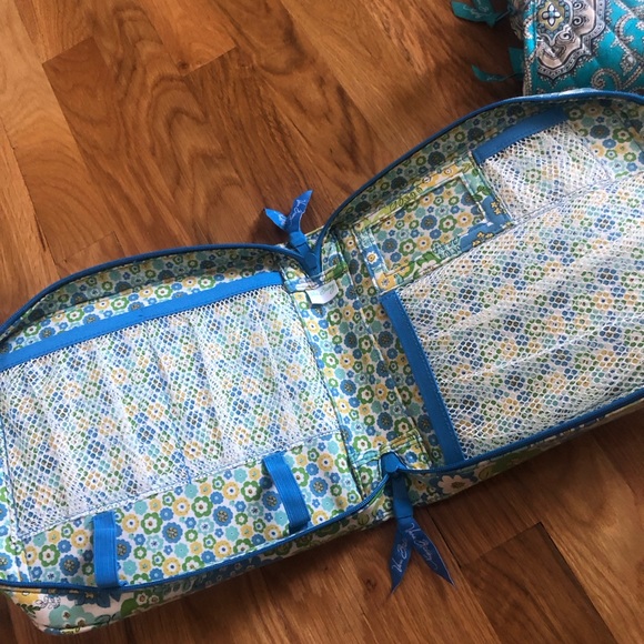 Vera Bradley Travel Essentials Bundle - Picture 7 of 16